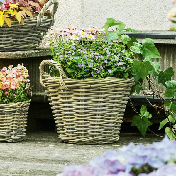 Dekoleidenschaft Pflanzkorb Rustikal Ø 35x25 cm groß, aus Rattan, rund, grau, Blumentopf, Pflanzkübel, Pflanztopf für Draußen, Blumenkübel