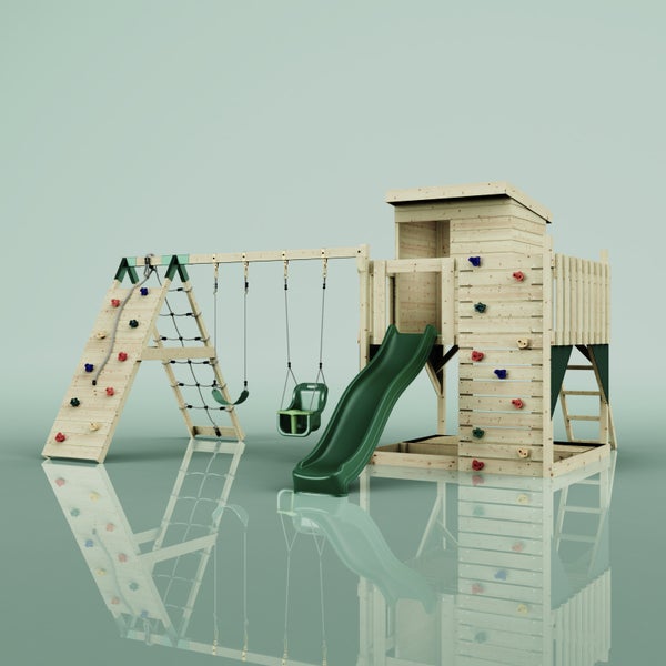 Spielturm aus Holz mit Rutsche, zwei Schaukeln, Kletterwand und Seil.