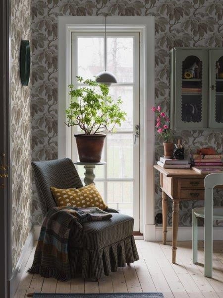 Aufblasbare Isomatte mit den Maßen 195 x 56 x 7 cm und einem Gewicht von 590 Gramm, mit Rucksack.