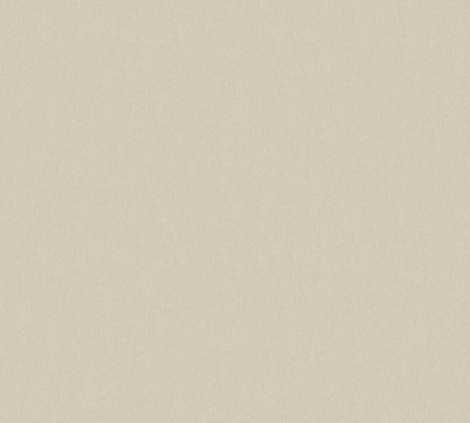 Kratzbaum mit Liegeflächen und Katzen