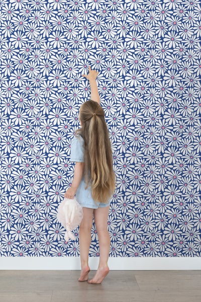ESTAhome Tapete Gänseblümchen Blau und Rosa - 50 x 900 cm - 131150