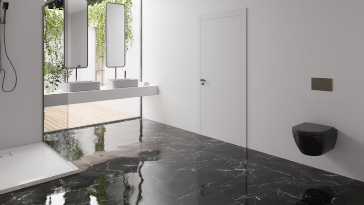 Badezimmer mit Waschtischen, Spiegeln, Toilette und Dusche