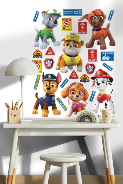 Wandaufkleber mit Motiven aus Paw Patrol auf weißem Schreibtisch