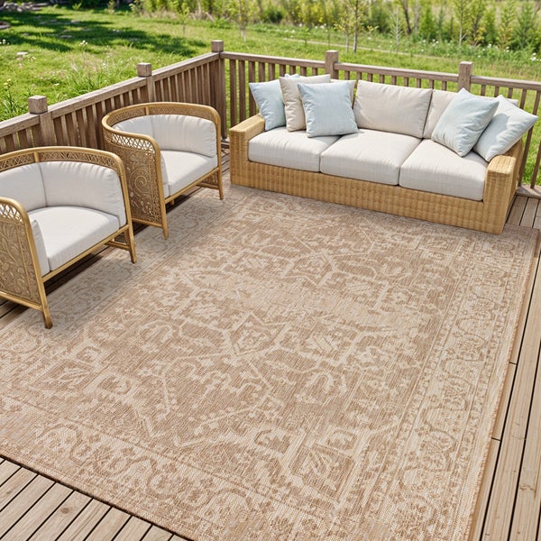 Terrasse mit Outdoor Teppich, Sofa und Sesseln