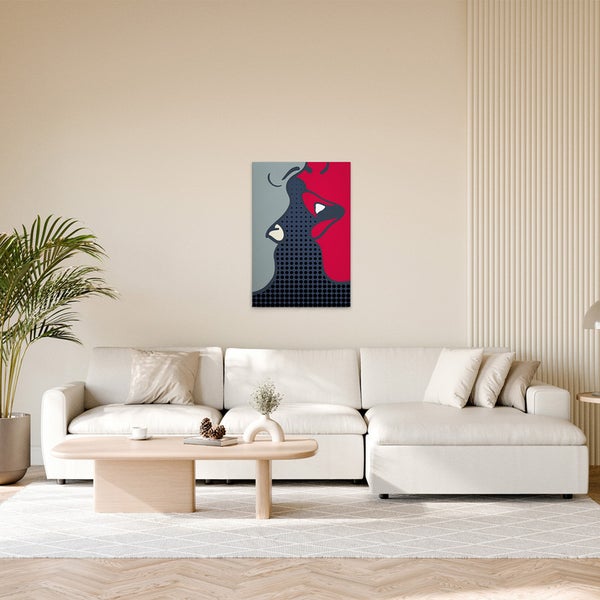 Dekoratives Wandbild mit abstraktem Muster über einem Sofa