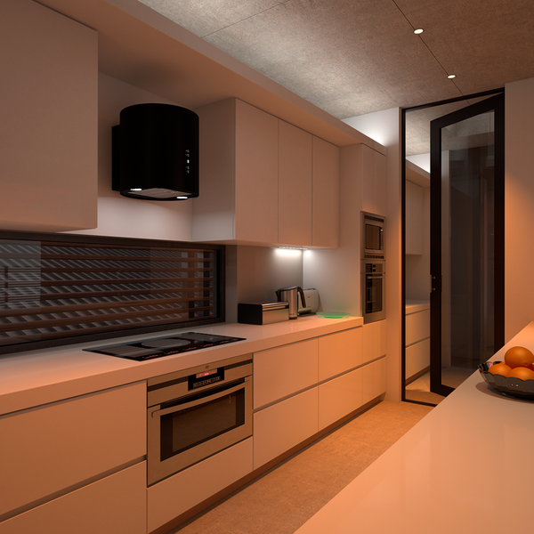 Helle Küche mit Kochfeld, Dunstabzugshaube, Einbaubackofen und Küchenschränken