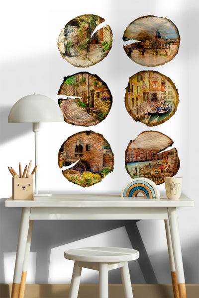 Dekoratives Wandbild aus Holzscheiben mit verschiedenen Stadtmotiven über einem Schreibtisch