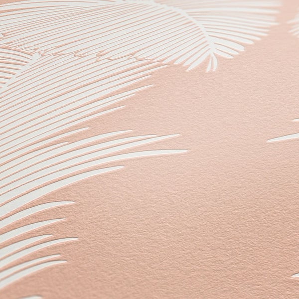 Nahaufnahme einer Tapete mit Palmenblattmuster