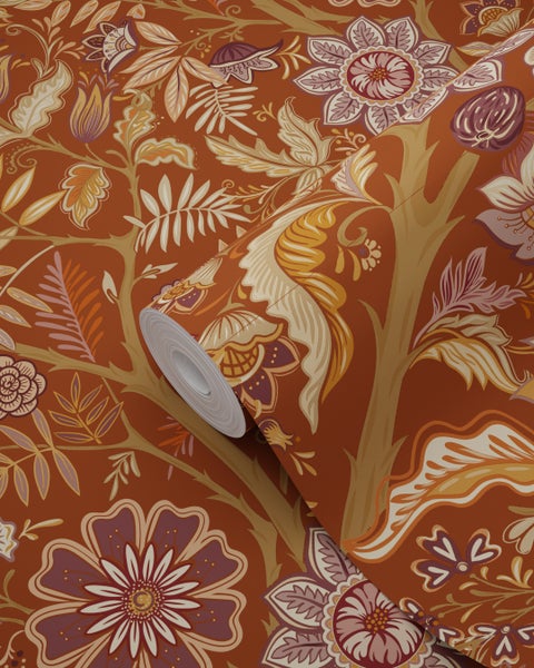 Tapetenrolle mit floralem Muster