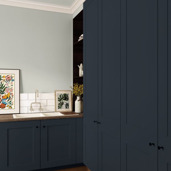 MissPompadour seidenmatte Holzfarbe - Blau mit Tinte - 1 L, Möbelfarbe ohne Schleifen - Farbe für Holz, Metall, Kunststoff - Holzlack, Möbellack schnelltrocknend mit hoher Deckkraft