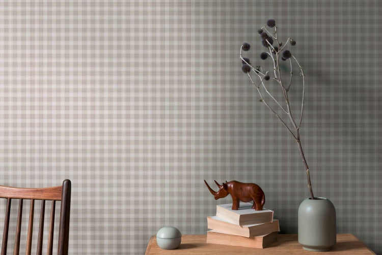 Stehleuchte mit Stoffschirm und Stativfuß für mehr Ambiente