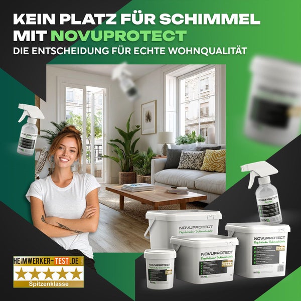 Novuprotect Schimmelschutz Set mit Sprühflaschen und Eimern in einem hellen Wohnzimmer mit einer Frau und Heimwerker Test Siegel.