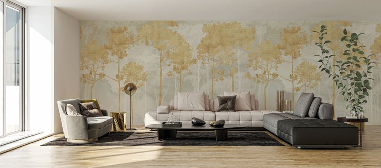 Wohnzimmer mit Tapete mit Waldmuster, Sofa und Sessel