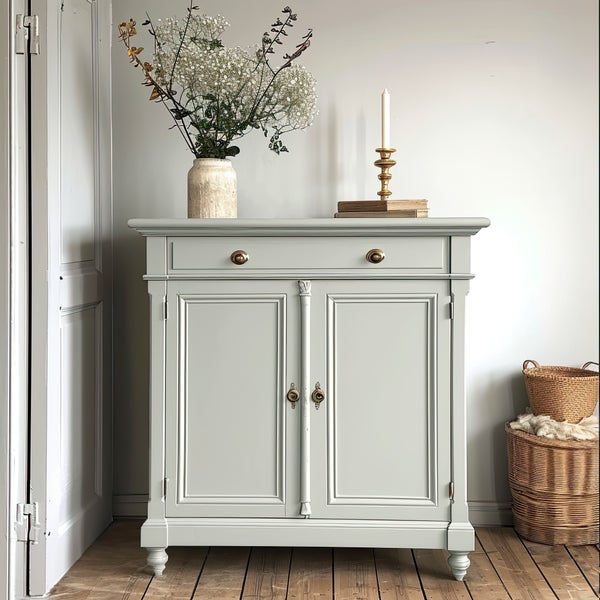 MissPompadour Kreidefarbe für Möbel grau 750ml, Silence Grey - Holzfarbe, Holzlack matt innen - Möbellack, Möbelfarbe ohne Schleifen - Kreidefarbe für Holz - CosyColours