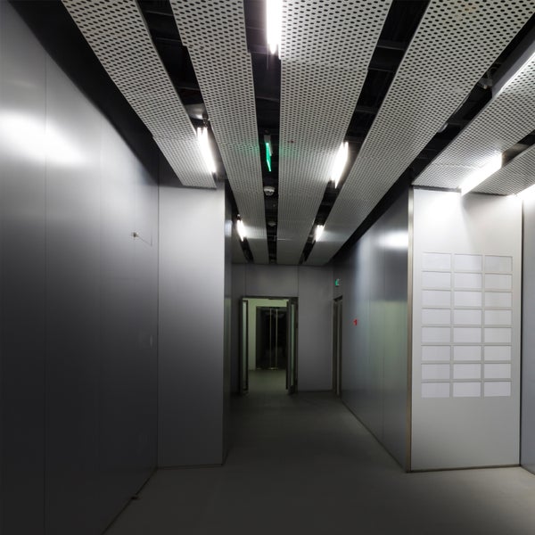 Deckenleuchte mit zwei Spots und verstellbaren Armen