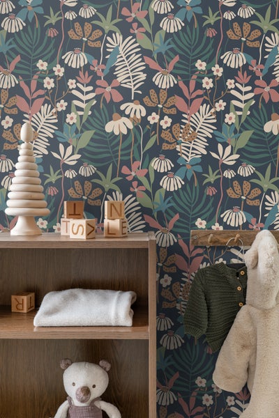 ESTAhome Tapete tropische Blätter und Blüten Dunkelblau und Mehrfarbig - 50 x 900 cm - 130999