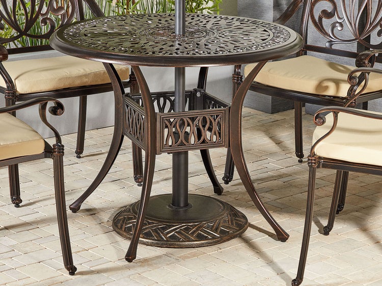 Abmessungen einer Gartenbank und eines Tisches