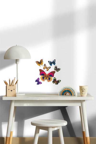 Kinderschreibtisch mit Stuhl, Tischlampe, Stiftehalter, Regenbogen Dekoration, Tasse und Wandtattoo Schmetterlinge