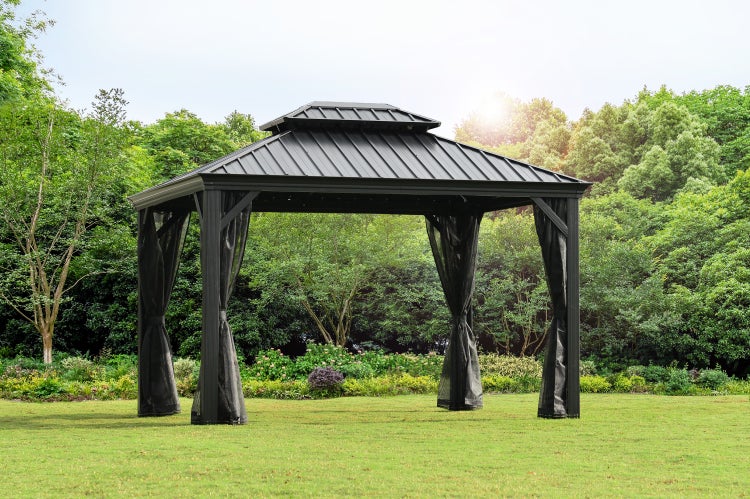 Blauer Transportwagen mit drei Regalböden und Drahtgitter