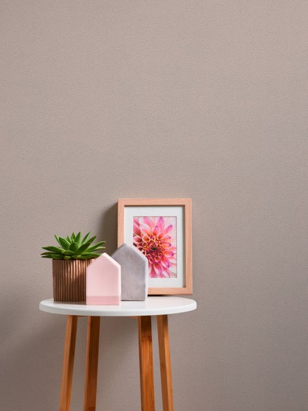 Nahaufnahme einer Wand mit einer dezenten, gleichmäßigen Textur.