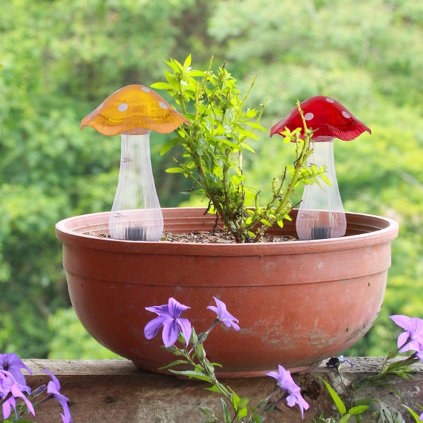 Blumentopf mit Pilz Gartenstecker