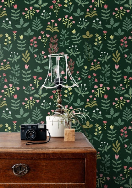 ESTAhome Tapete Feldblumen Dunkelgrün und Rosa - 50 x 900 cm - 131099