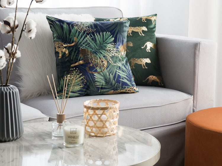 Tischleuchte mit Rattanfuß und Stoffschirm