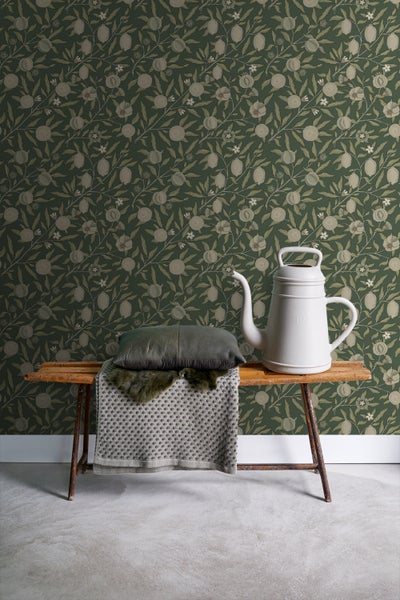 Tapete mit Blumen- und Blättermuster