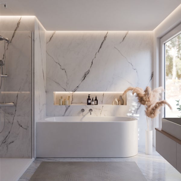 Modernes Badezimmer mit Dusche, Badewanne und Waschtisch