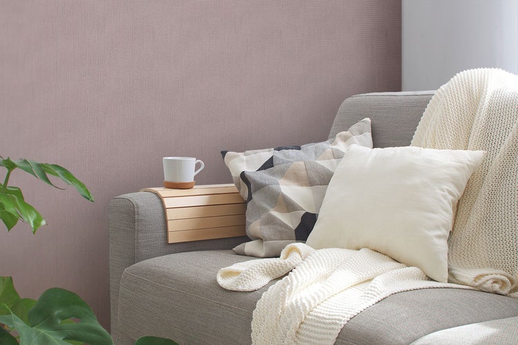 Mehrere Pflanzuntersetzer in verschiedenen Größen auf einer Wiese