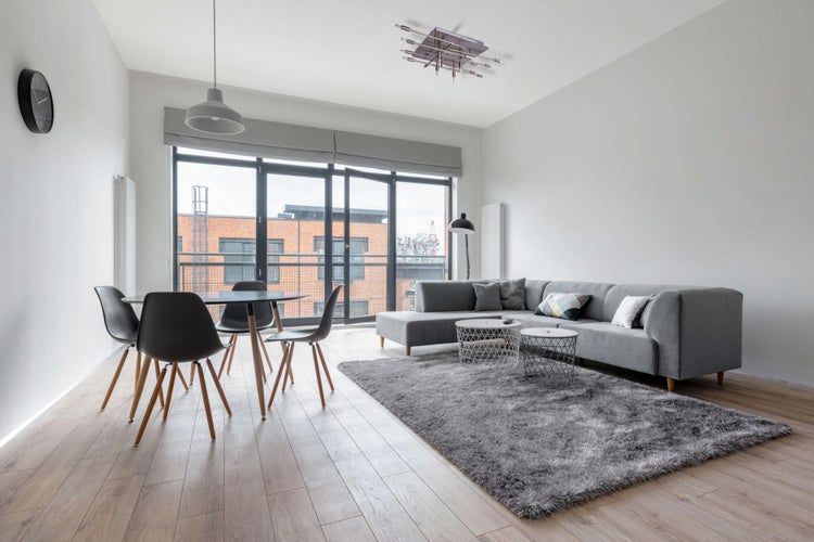 Deckenleuchte aus Metall mit LED-Leuchtmitteln