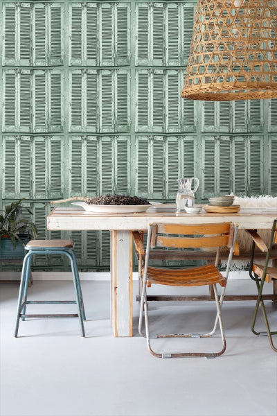 ESTAhome Tapete verwitterte, französische, vintage Fensterläden Graugrün - 53 cm x 10.05 m - 138883