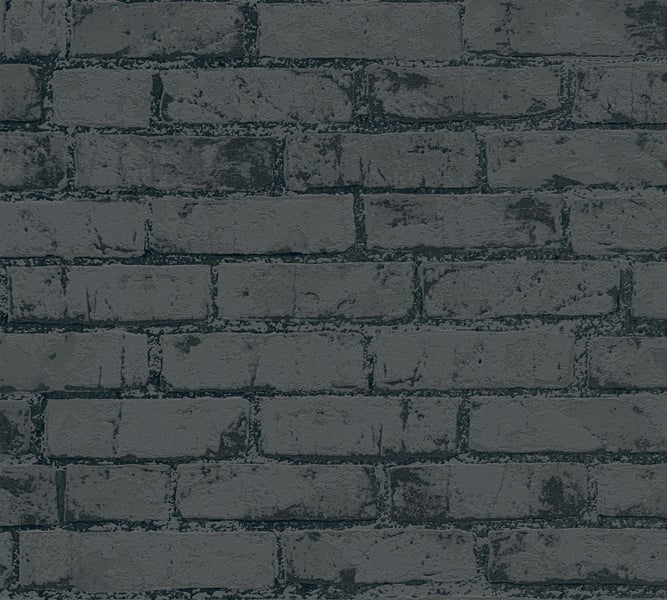 Wohnraum mit Backsteintapete, Holzregal und Dekoration