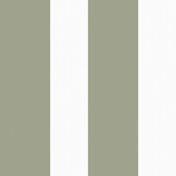 Wohnzimmer mit Sofa, Kissen, Teppich und gemusterter Tapete