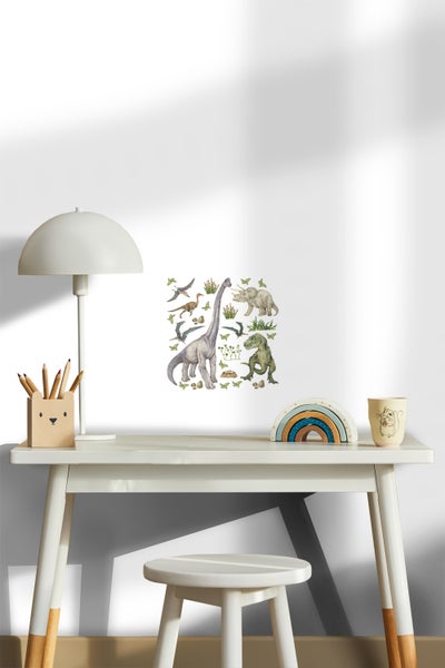 Kinderzimmer mit Schreibtisch, Stuhl und Dinosaurier-Wandtattoo