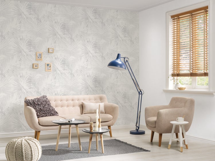 Dunkle Fliese mit Marmoroptik für Wand und Boden