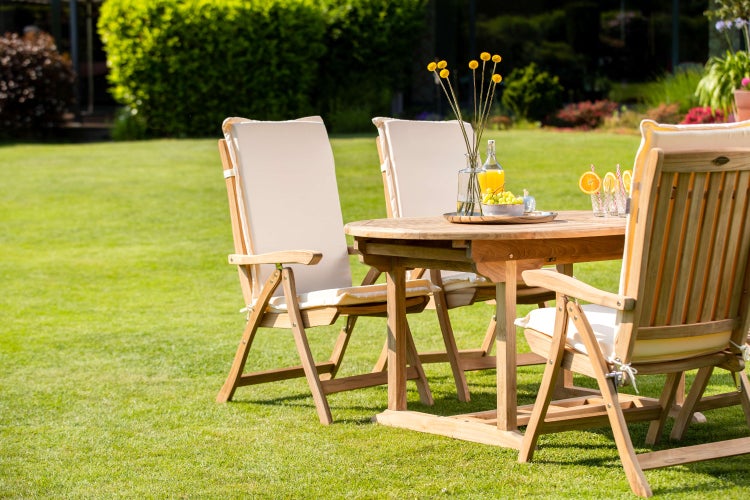 Gartenmöbel Set aus Teak Hochlehner mit Auflage altweiß beige creme premium