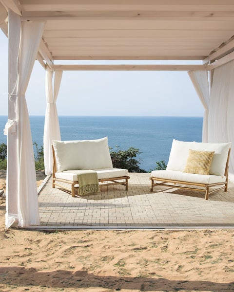 Abmessungen des Sessels: 88 cm hoch, 89 cm breit, 80 cm tief, Sitzhöhe 37 cm, maximale Belastbarkeit 110 kg.