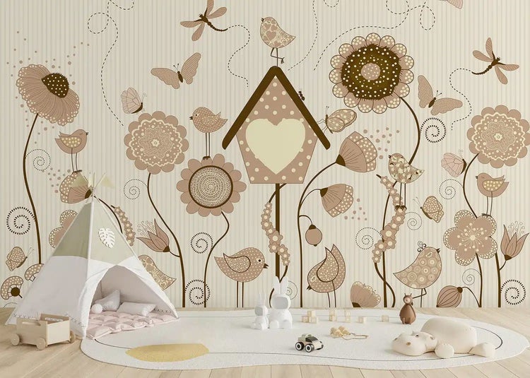 Kinderzimmer mit Fototapete mit Vogelhaus, Vögeln und Blumen, davor ein Spielzelt Tipi und Holzspielzeug auf einem Teppich.