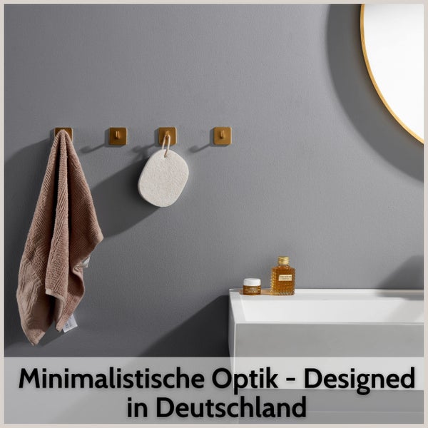 Minimalistische Badezimmerszene mit vier quadratischen Handtuchhaken aus Metall, einem Handtuch, einem Schwamm, einem Waschbecken und einem Spiegel.