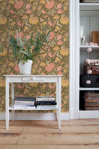 ESTAhome Tapete Blumenmuster Olivgrün, Rosa und Ockergelb - 50 x 900 cm - 131197