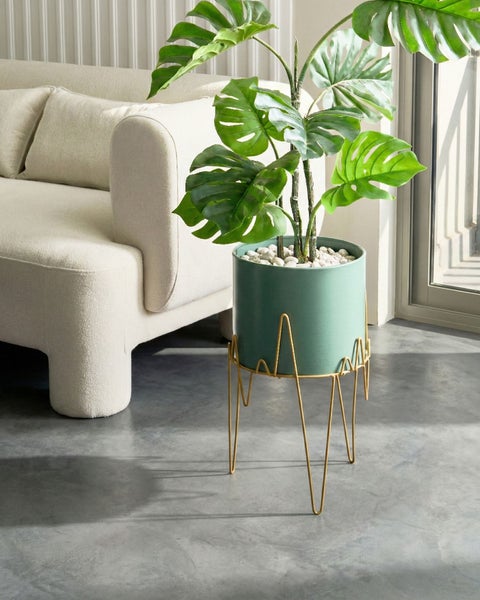 Blumentopf aus Metall mit Standfuß