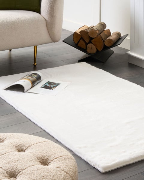 Weiße Rauhfasertapete