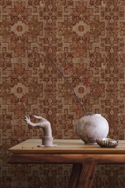 Dekorative Tapete mit Ornamentmuster auf einer Tischdekoration