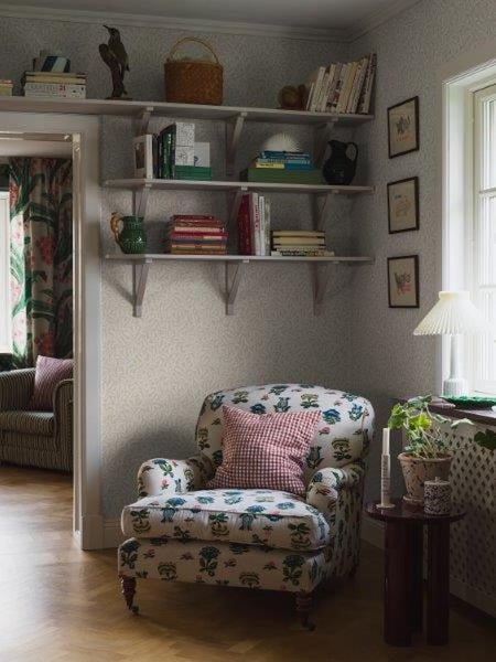 Dekoratives Metallschild mit dem Text 'Papa grillt am Besten' und Grillmotiven