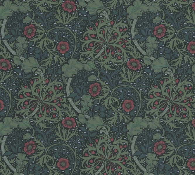 Dekorative Szene mit Holzkommode, Zimmerpflanze, Uhr und gemusterter Tapete