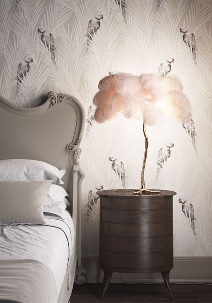 Leiter mit Rückenschutz für den sicheren Aufstieg