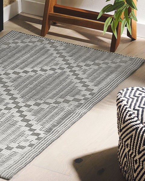 Turmheizlüfter mit den Maßen 73 cm Höhe und 21 cm Durchmesser.