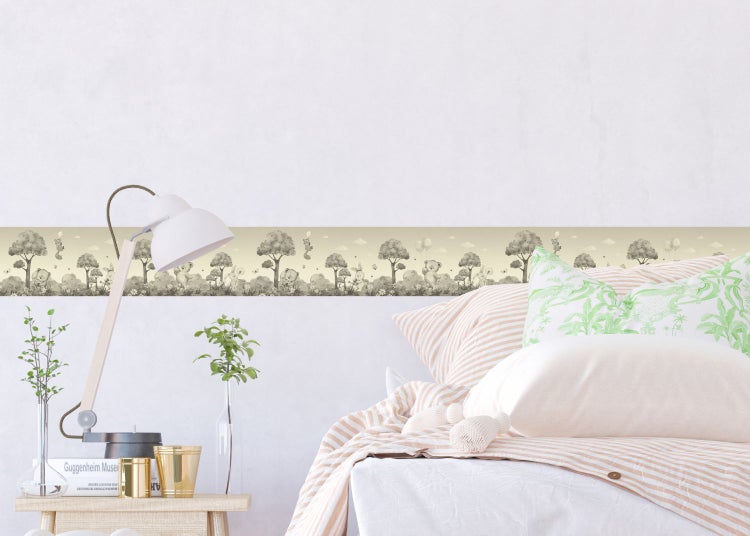 Wandbordüre mit Waldtiermotiv im Kinderzimmer über einem Bett