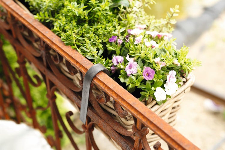 Dekoleidenschaft Rattan Pflanzkasten Koboo Grey groß, grau, Balkonkasten mit Halterung, Blumenkasten für Draußen, Pflanzgefäß